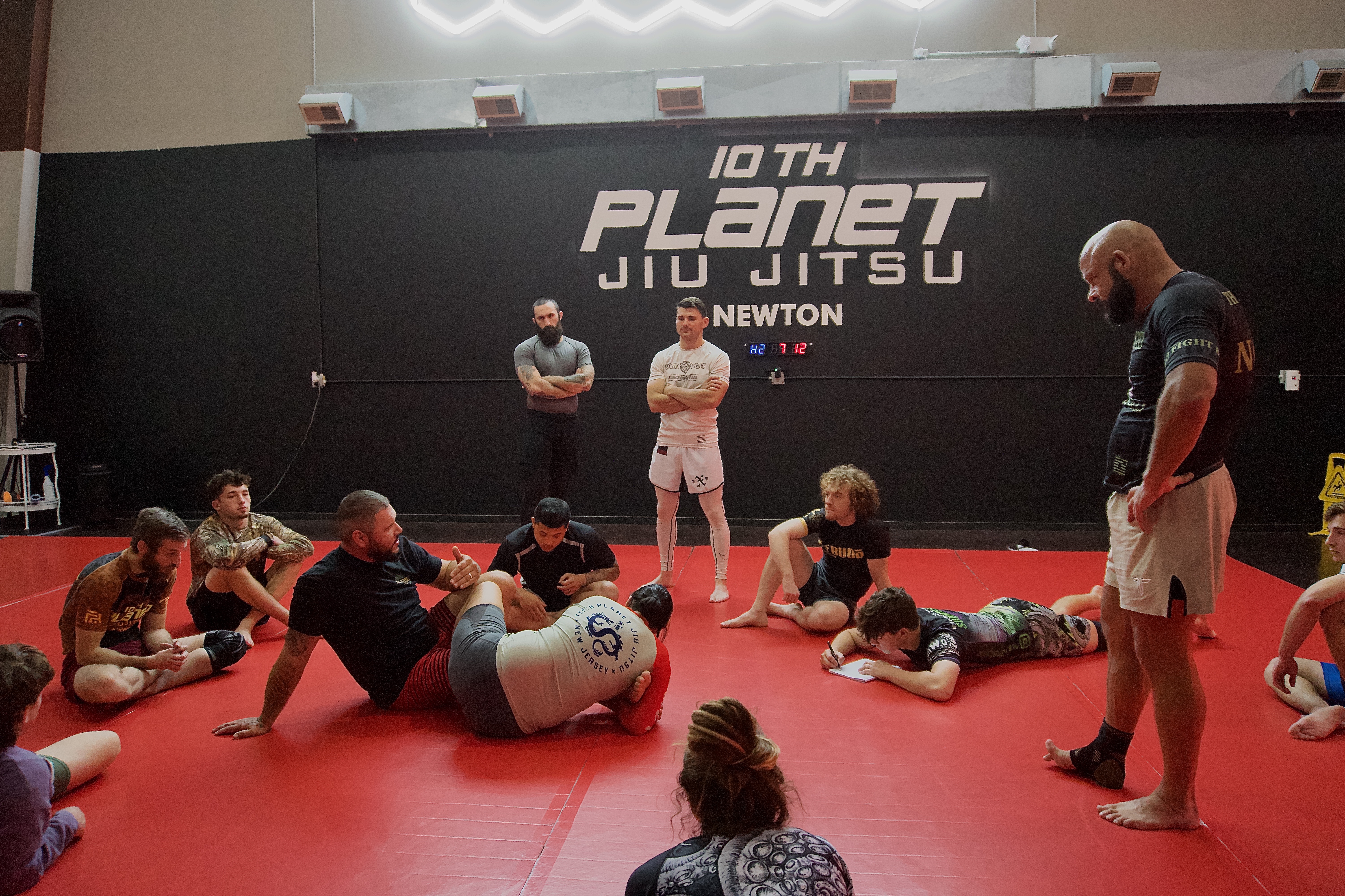 Live jiu-jitsu rolling inside 10th Planet Jiu-Jitsu Newton